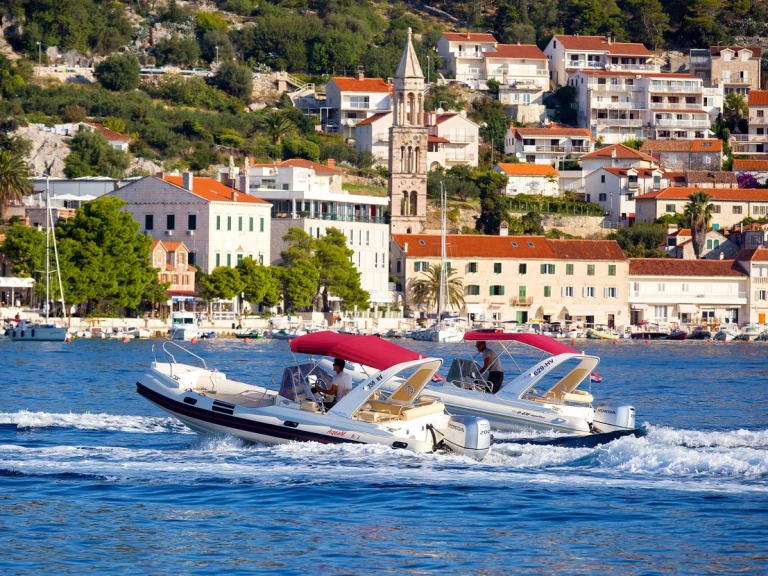 Gommone a noleggio a Lesina (Hvar) al miglior prezzo
