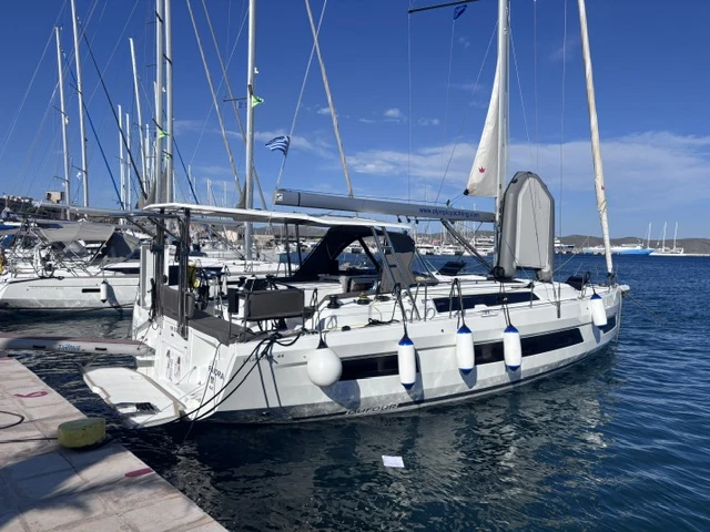 Noleggio Barca a vela a Lávrio – Dufour Dufour 44