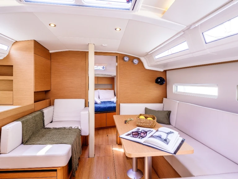 Jeanneau Sun Odyssey 410 da affittare a  Lávrio