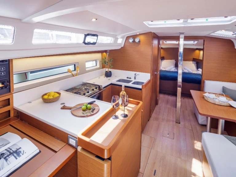 Noleggio barche Néa Péramos economico Sun Odyssey 440