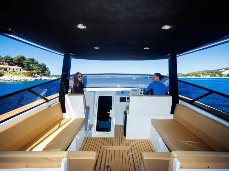 Noleggio barche Colnago Colnago 38 a Lesina (Hvar) su Samboat