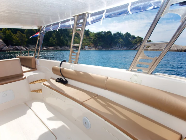 Noleggio a Lesina (Hvar) – Aqua-Sport Enzo 35 su SamBoat