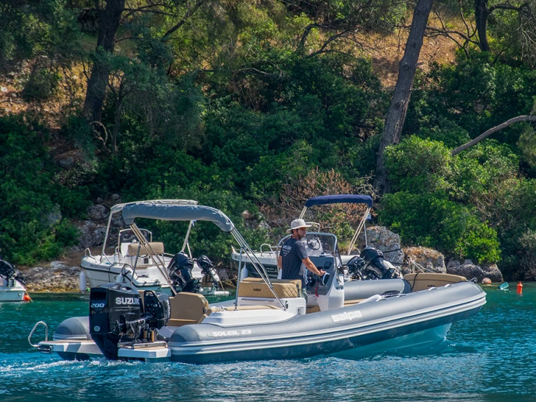 Noleggio Gommone Salpa con patente nautica
