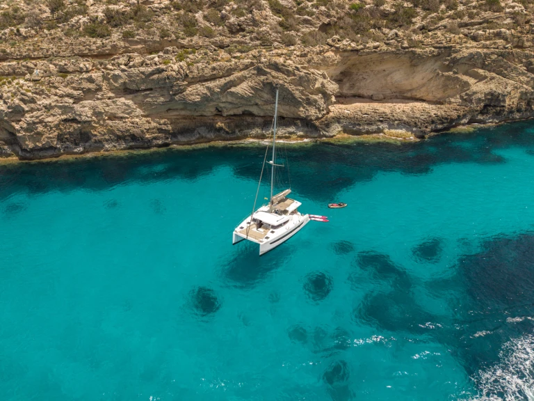 Noleggio Catamarano Bali con patente nautica