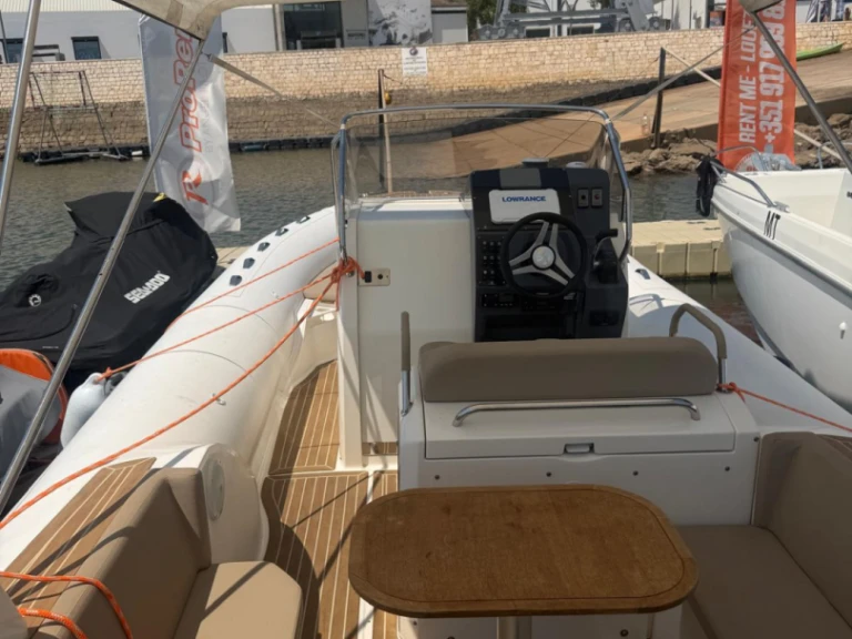 Gommone a noleggio a Portimão al miglior prezzo