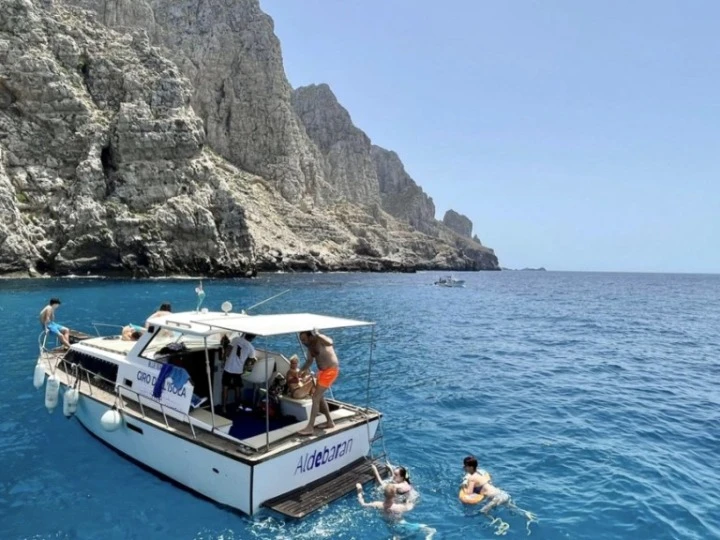 Noleggio Barca a motore Chris Craft con patente nautica