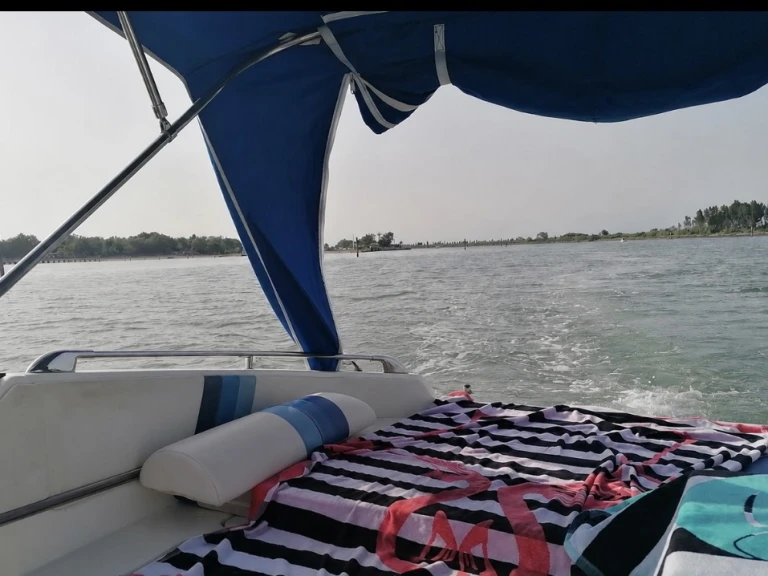 Noleggio Barca a motore Acquaviva con patente nautica