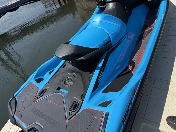 Sea-Doo RXT RS 325 da affittare a  Italia