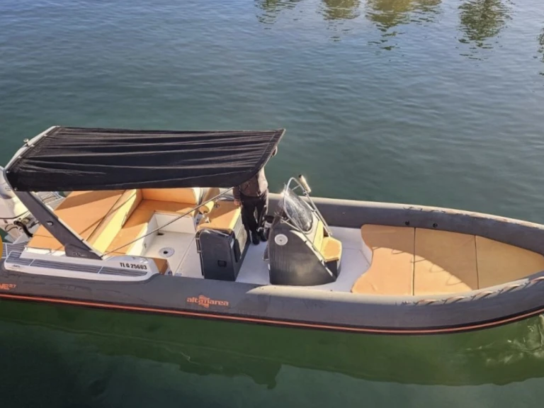 Noleggio Gommone Altamarea con patente nautica