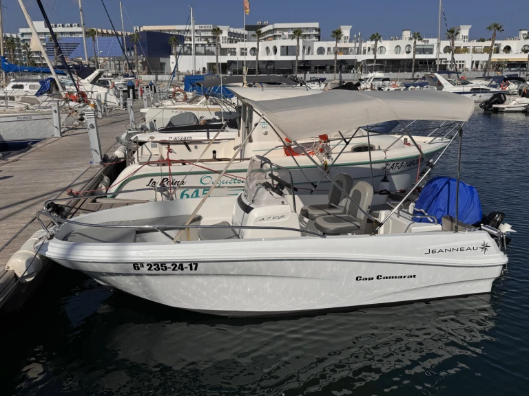 Noleggio Barca a motore a Alicante – Jeanneau Cap Camarat 4.7 CC Style