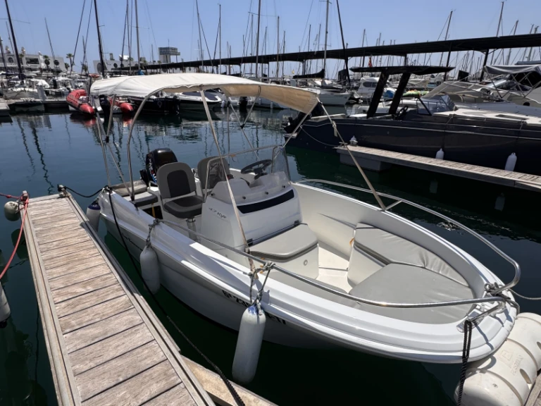 Noleggio barche Jeanneau Cap Camarat 4.7 CC Style a Alicante su Samboat