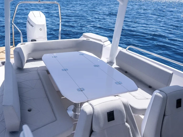 Noleggio barche Axopar 28 T-Top a Monaco su Samboat