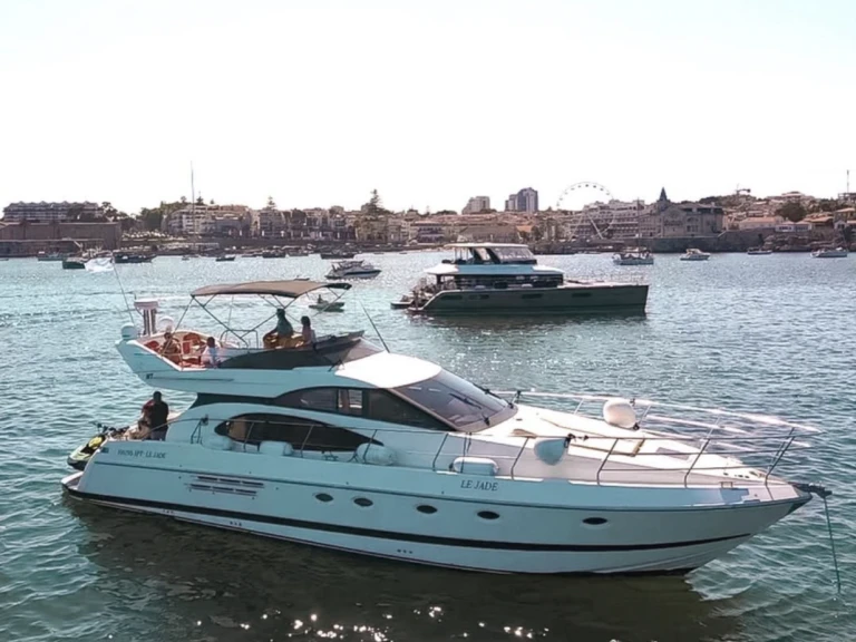 Noleggio Yacht di lusso Azimut con patente nautica