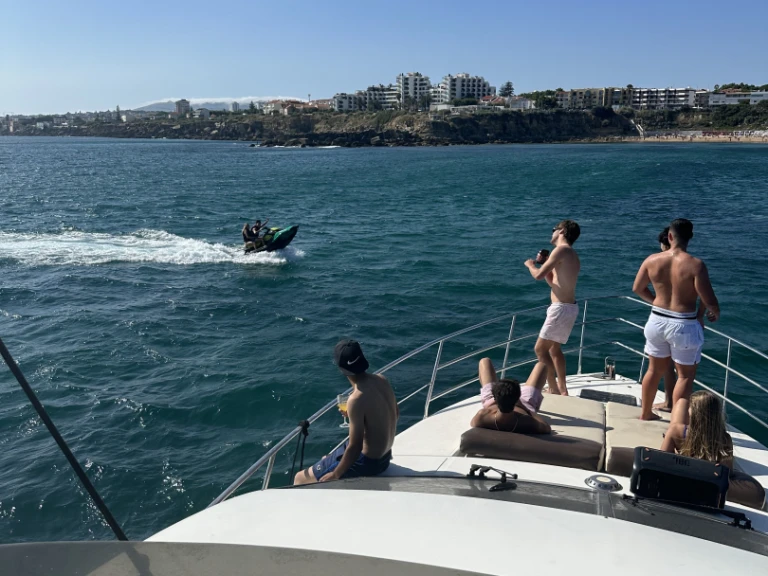 Noleggiare una Azimut Azimut 52 Fly a Lisbona