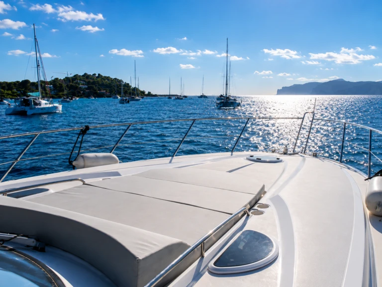 Noleggio Yacht di lusso Sunseeker con patente nautica