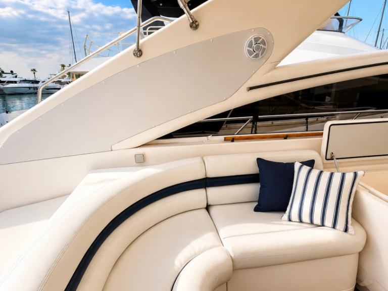 Yacht di lusso a noleggio a Marina de Dénia al miglior prezzo