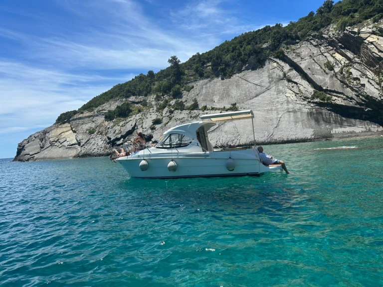 Noleggio Barca a motore con o senza skipper Bénéteau a Bar