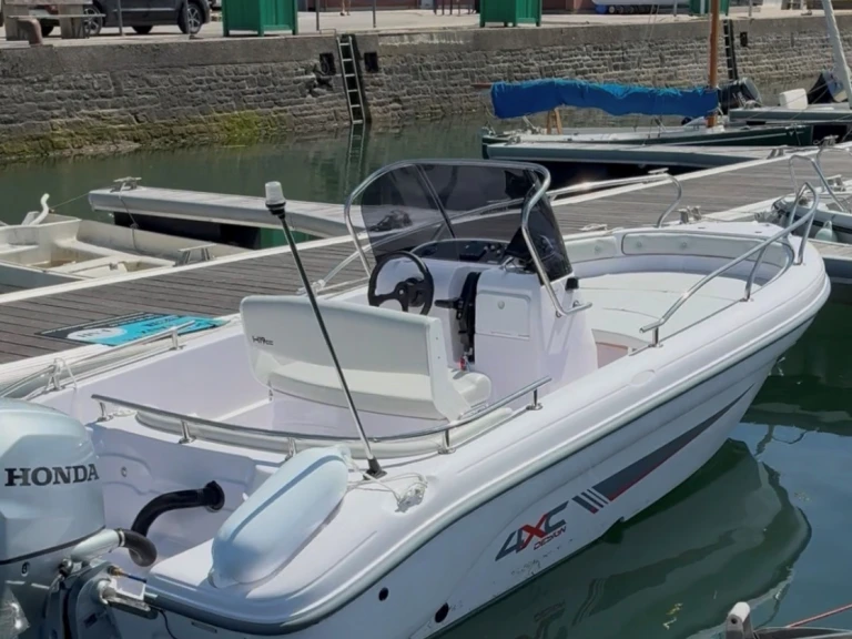 Noleggio Barca a motore Ranieri con patente nautica