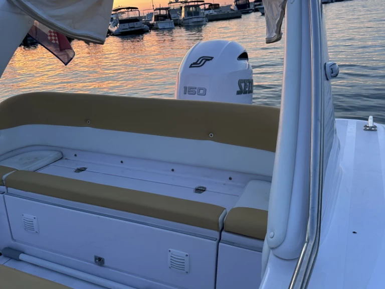 Gommone a noleggio a Bibinje al miglior prezzo
