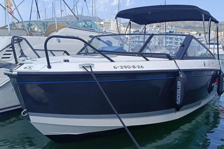 Barca a motore a noleggio a Puerto Marina Benalmadena al miglior prezzo