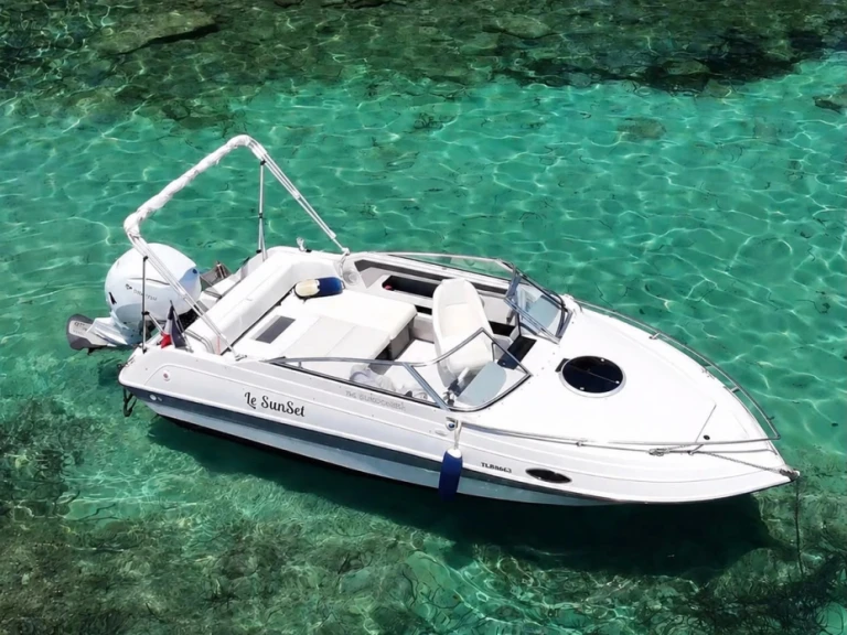 Noleggio Barca a motore Four Winns con patente nautica
