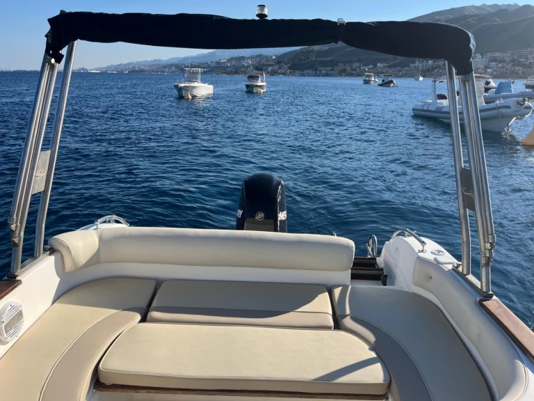 Barca a motore a noleggio a Messina al miglior prezzo