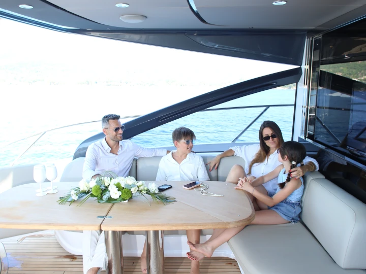 Noleggiare una Princess Princess V55 a Port de Saint Tropez