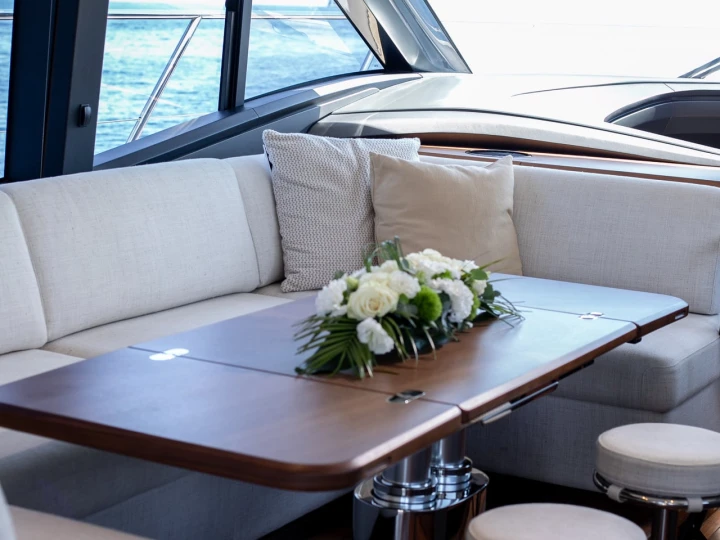 Noleggio a Port de Saint Tropez – Princess Princess V55 su SamBoat