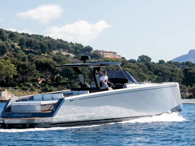 Noleggio Barca a motore con o senza skipper Pardo Yachts a Saint-Raphaël