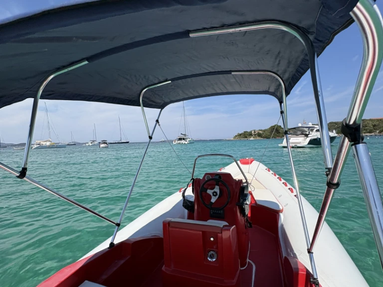 Noleggiare una Magnus 6.20 a Porto Rotondo