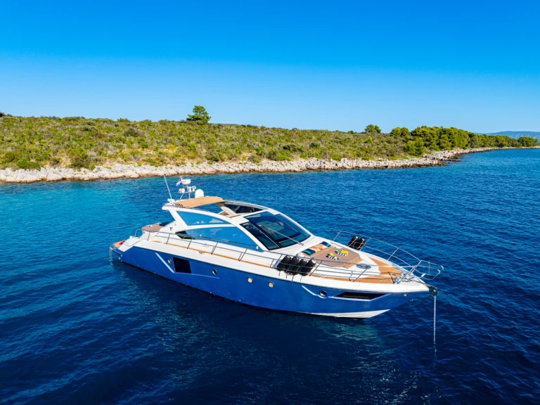 Noleggio Yacht di lusso Cranchi con patente nautica
