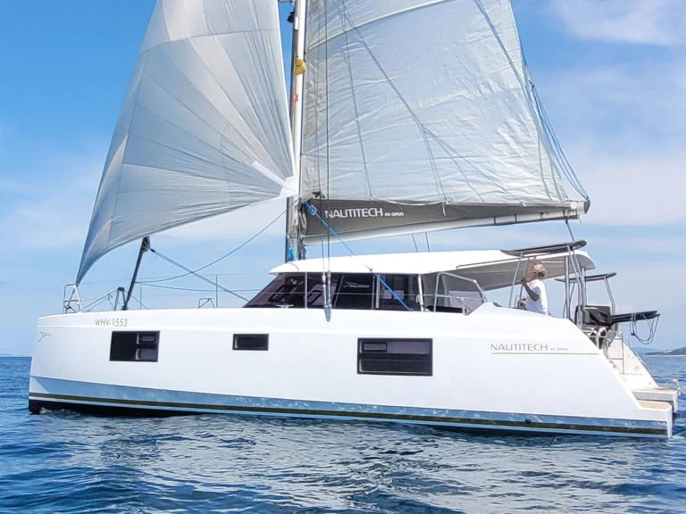 Catamarano a noleggio a Rogosnizza al miglior prezzo