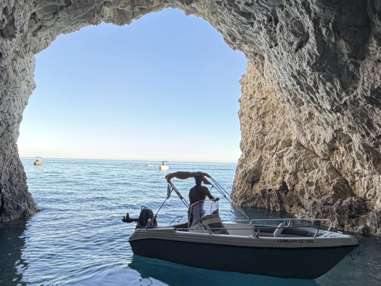 Noleggiare una Poseidon Bluewater 480 a Laganás