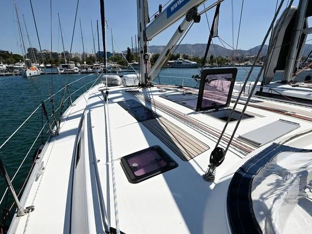 Noleggiare una Bavaria Bavaria 50 a Álimos