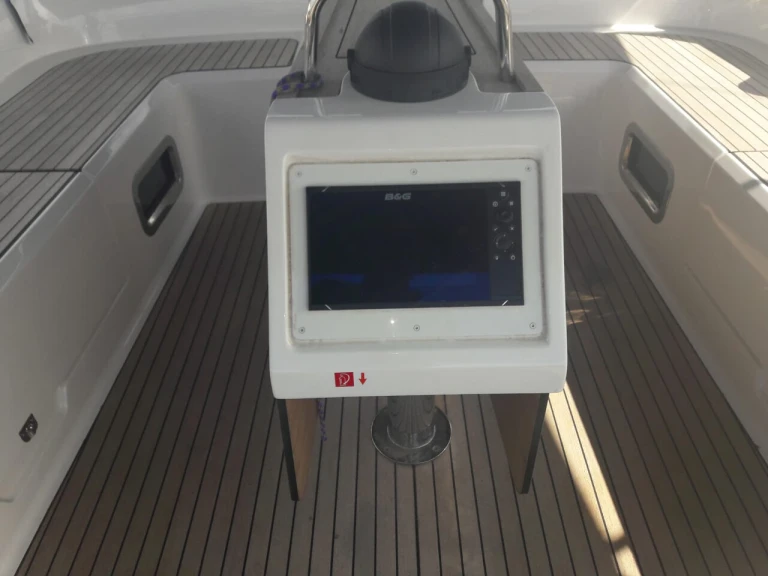 Noleggiare una Bavaria Bavaria 51 a Álimos
