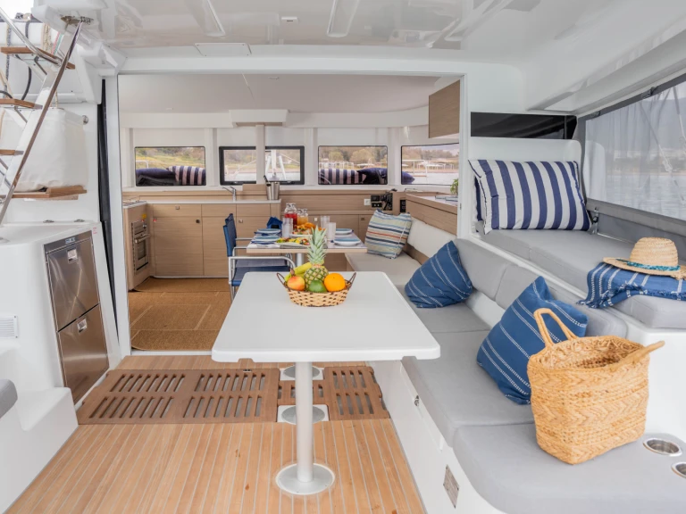 Noleggio barche Álimos economico Lagoon 43