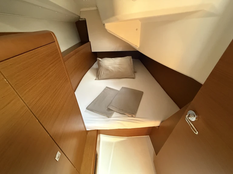 Noleggio Barca a vela a Pola – Jeanneau Sun Odyssey 349