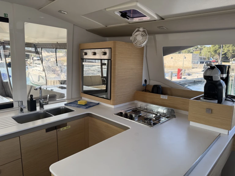 Fountaine Pajot Astrea 42 da affittare a  Pola