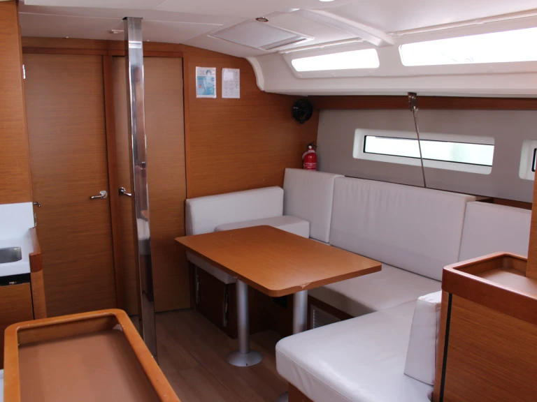 Noleggiare una Jeanneau Sun Odyssey 440 a Antigua