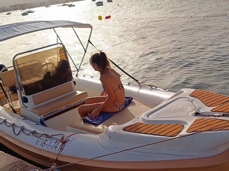 Noleggio barche Gommonautica Gommonautica G65 a Playa Sa Punta su Samboat