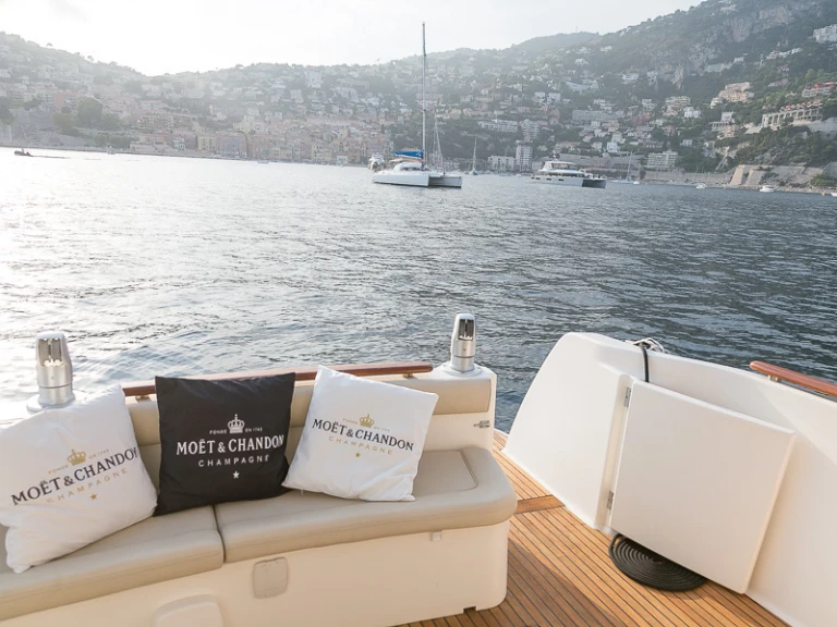 Noleggio barche Jeanneau Prestige 32 Fly a Nizza su Samboat