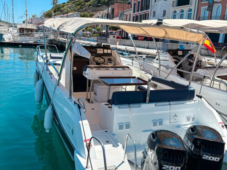 Noleggiare una Jeanneau Cap Camarat 9.0 CC a Mahón