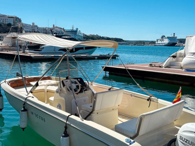 Noleggio barche Mahon Port economico Invictus 190 FX