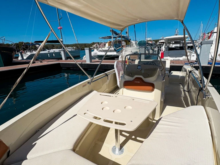 Noleggio barche Invictus  Invictus 190 FX a Mahon Port su Samboat