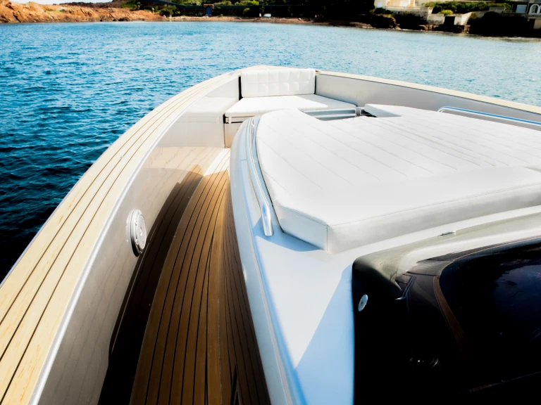 Noleggio Barca a motore con o senza skipper Pardo Yachts a Saint-Tropez