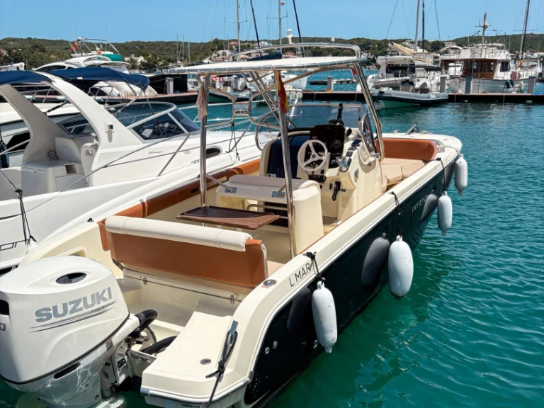Noleggiare una Invictus  Invictus 240 FX a Mahón