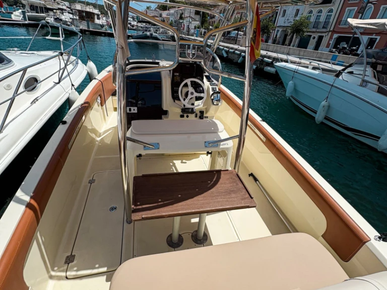 Noleggio barche Mahón economico Invictus 240 FX