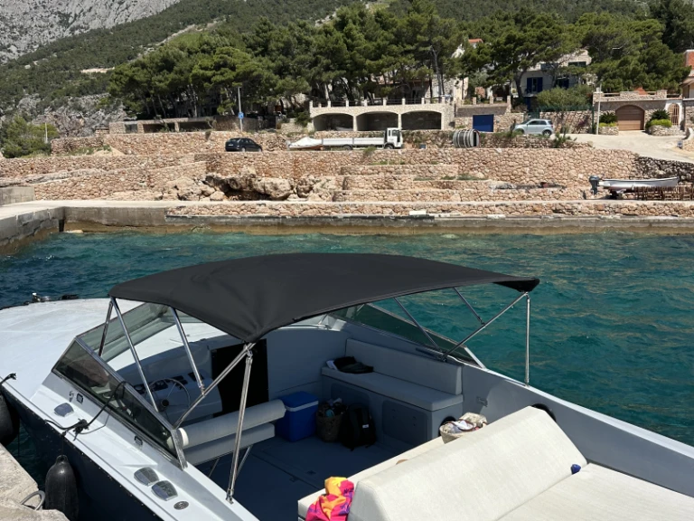 Barca a motore a noleggio a Lesina (Hvar) al miglior prezzo