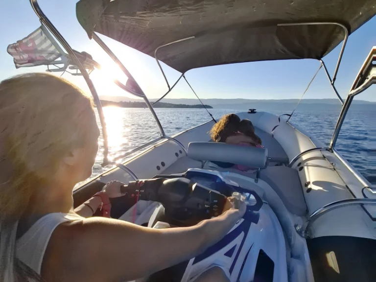 Noleggiare una Sealver Waveboat 575 a Yvoire