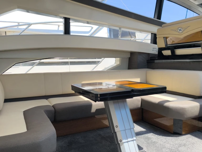 Noleggio Yacht di lusso Marquis con patente nautica